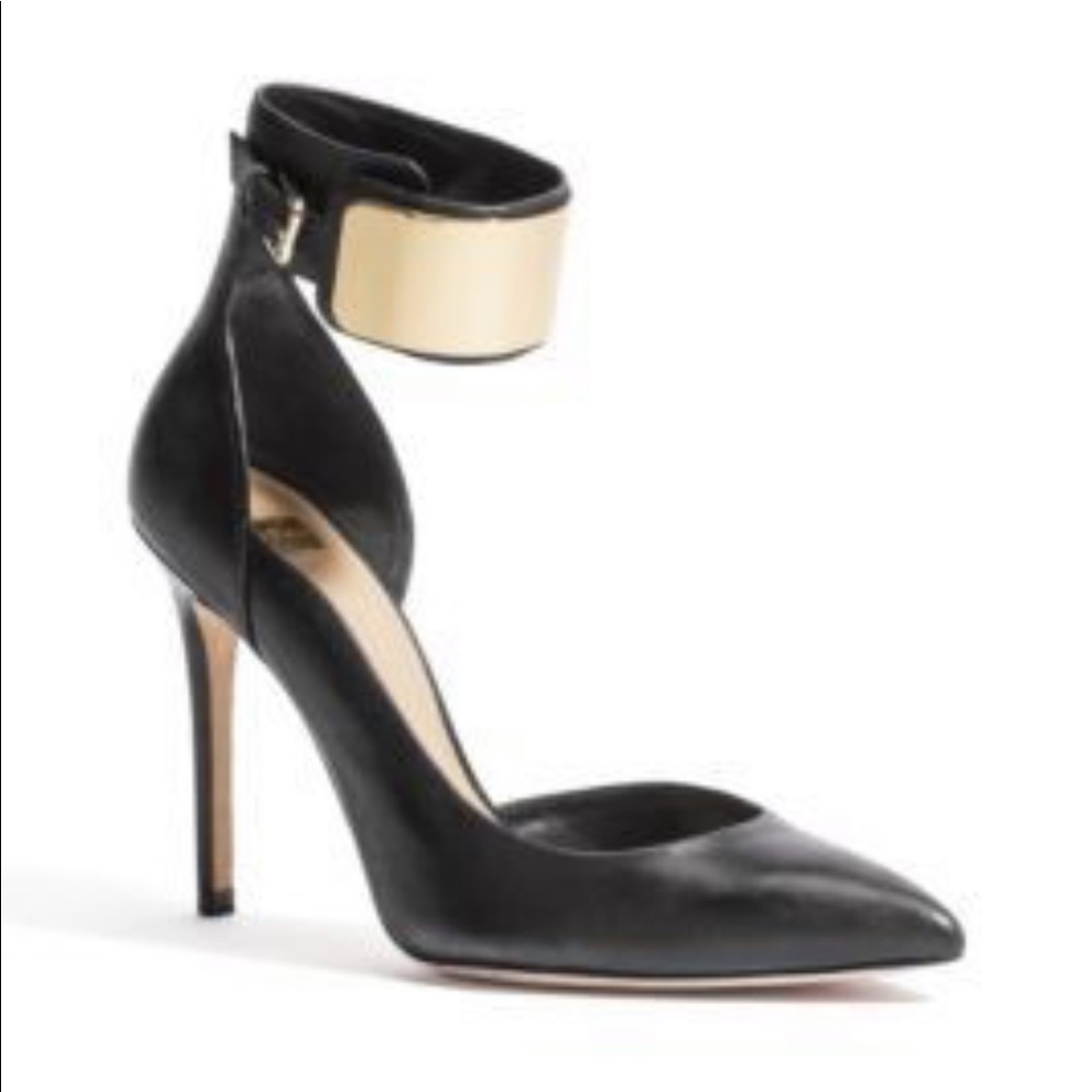 Guess by Marciano Arlene pump.
